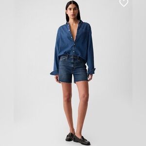 GAP NWT 4” High Rise Girlfriend Denim Shorts, Size 28, Dark Indigo Color